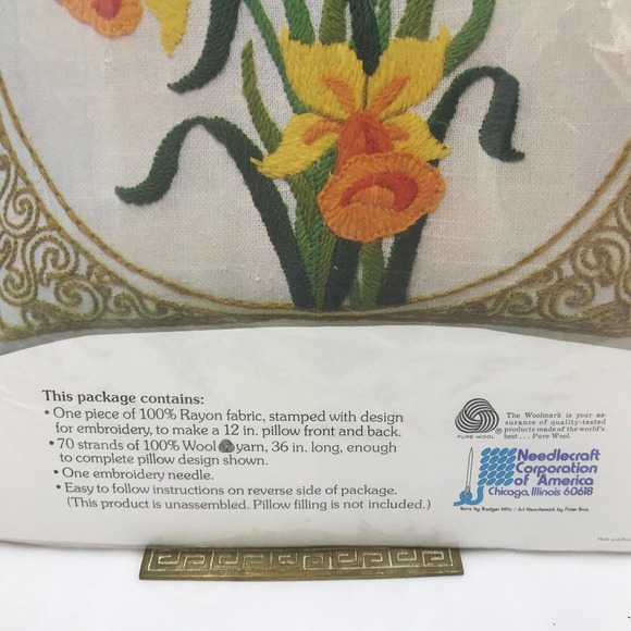 Vintage WonderArt Stitchery 12" Pillow Kit Daffodil Needlecraft #5601 - Picture 3 of 4